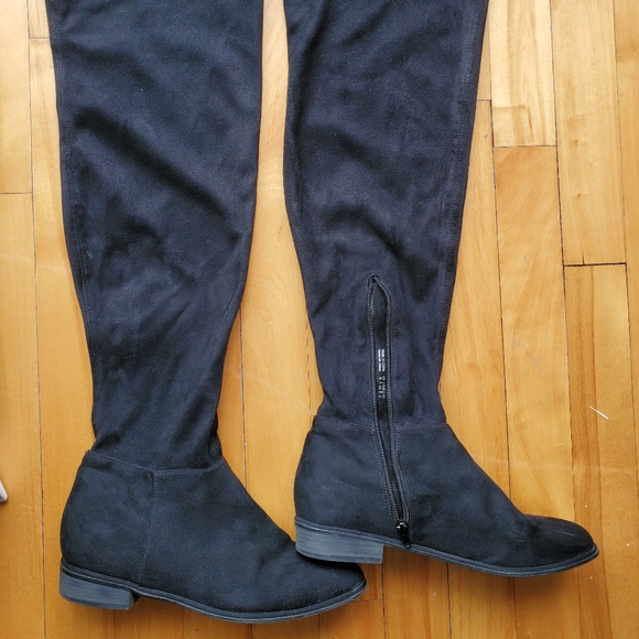 Boot - Picture 2 of 8